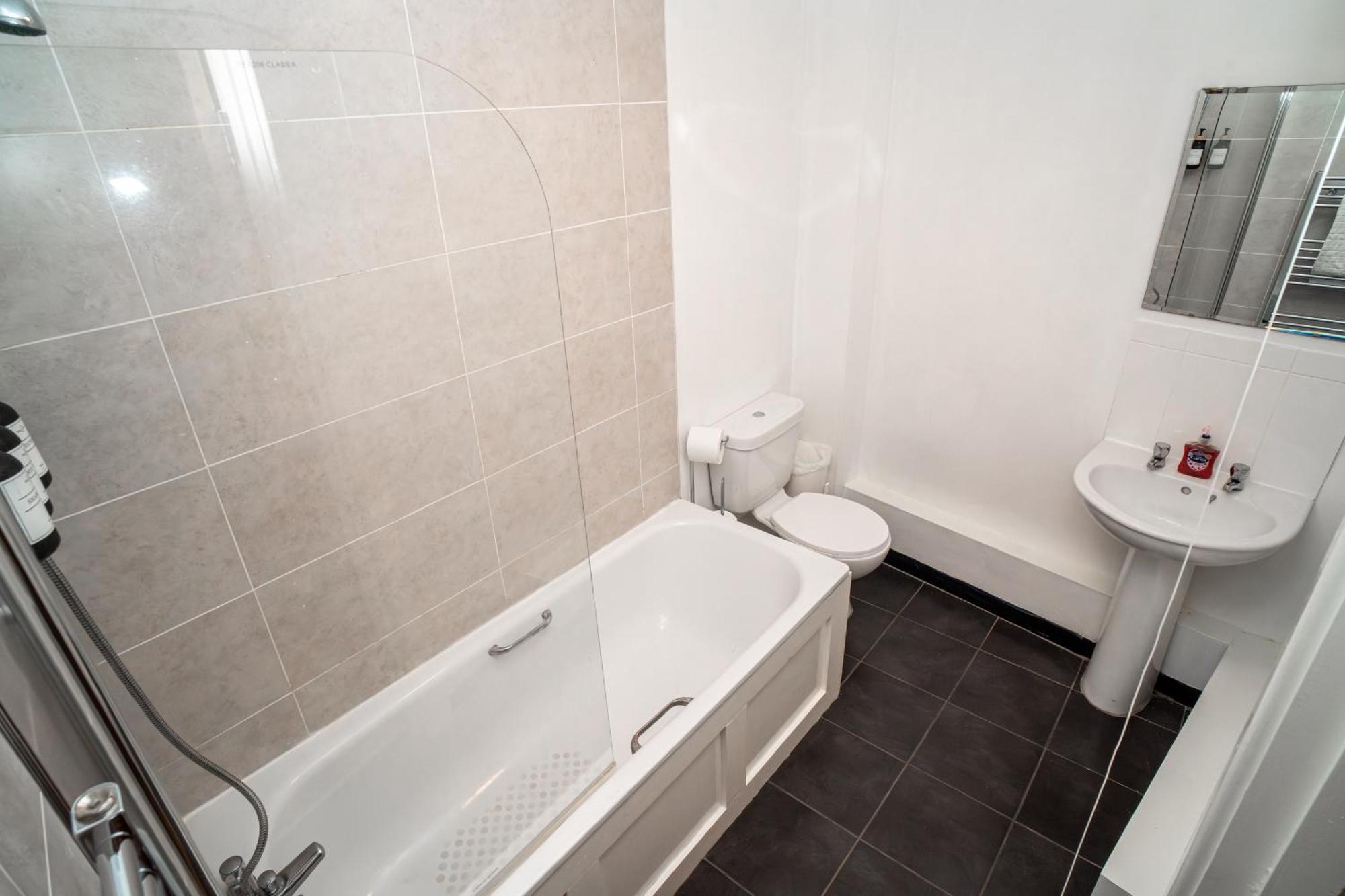 3 Bedroom Central Apartment In Belfast City Centre ภายนอก รูปภาพ